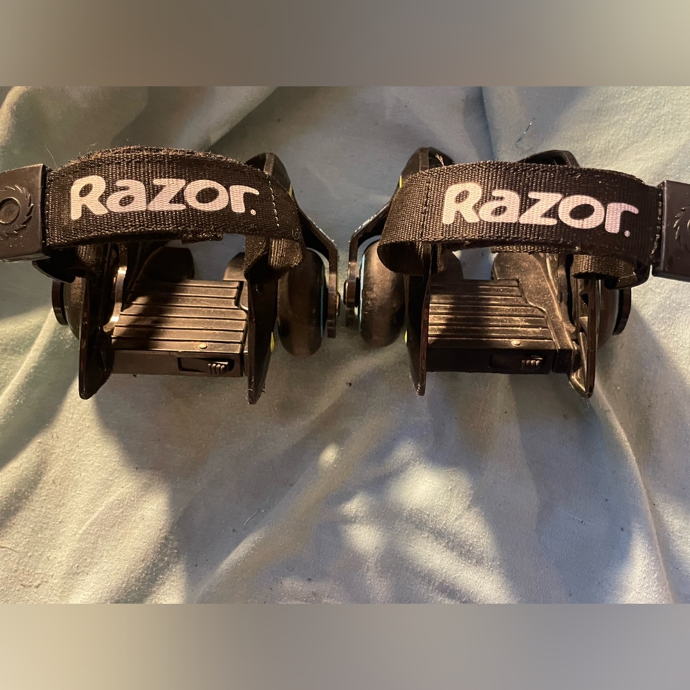 Youth Razor Heelies